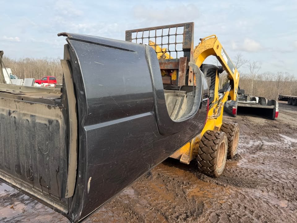 1999–2006 Chevy / GMC 6.5 Ft Short Bed – Rust Free OEM Takeoff