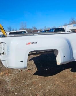 1999–2016 Ford F250 / F350 Super Duty 6’9″ Short Bed – Oxford White