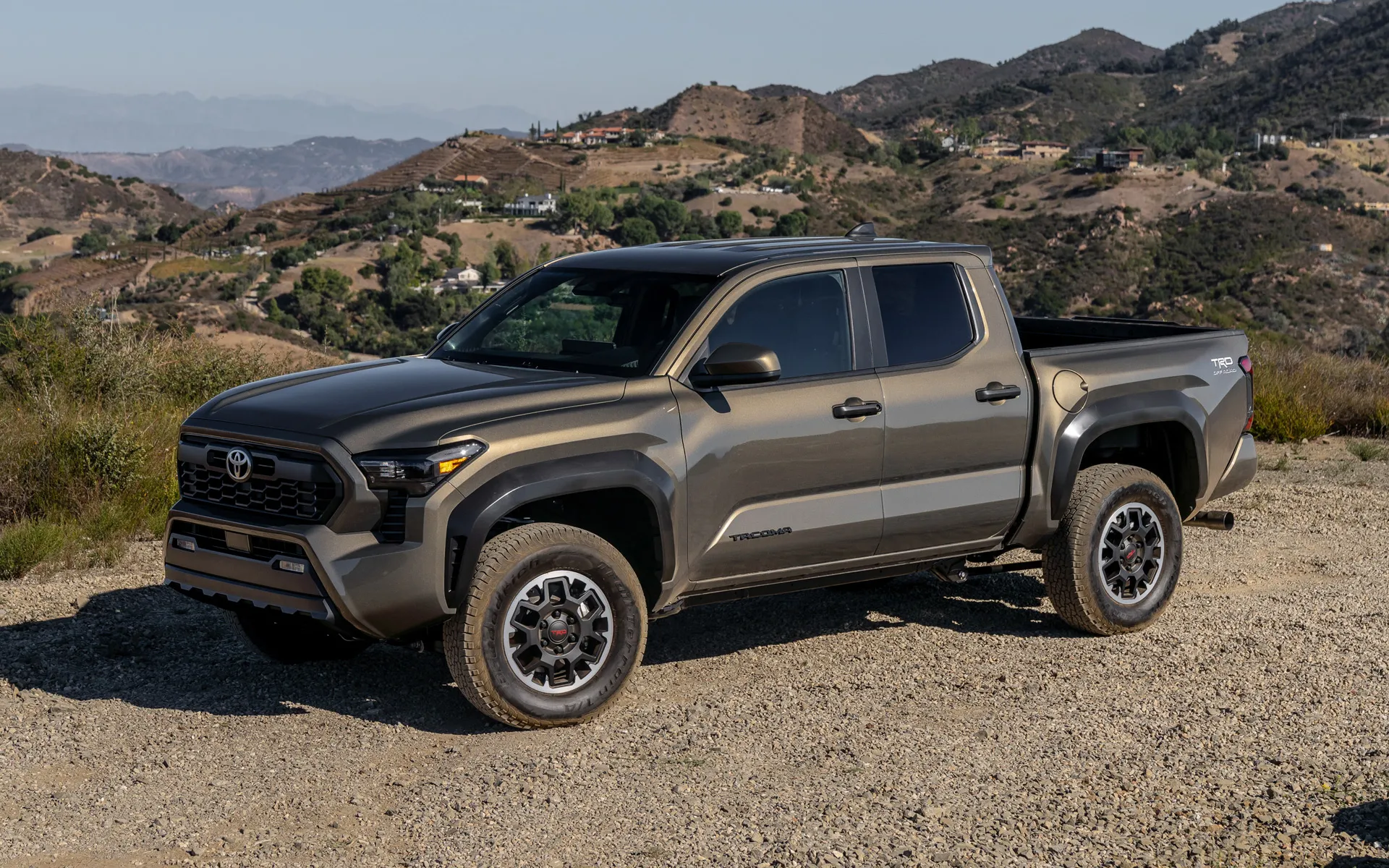 You are currently viewing Nissan Frontier vs. Toyota Tacoma: Compare Pickup Trucks